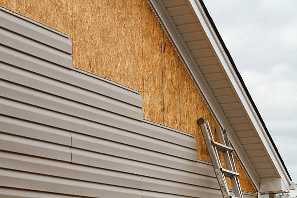 Professional Siding Installation technician working in Sapphire, NC